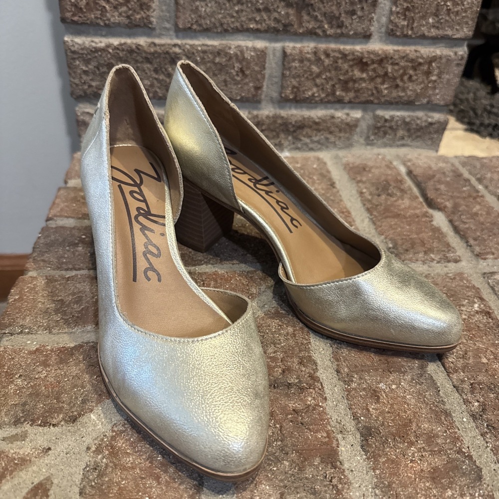 Zodiac Gracie Pumps Womens Sz 5.5 Gold Metallic Classic Slip On Dress Shoes #221